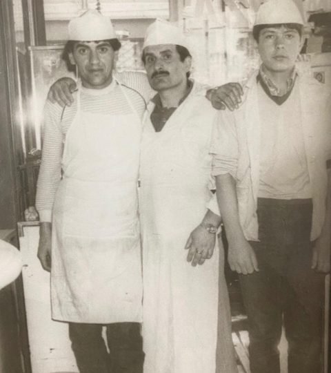 Adnan Usta ve çalışma arkadaşlarıÜnlü Cadde - Bursa 1985